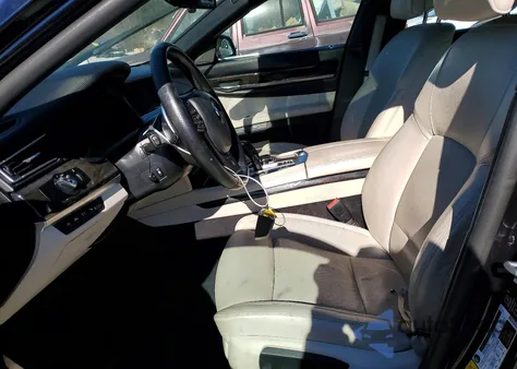 2015 BMW 750 I z USA, uszkodzony, nr VIN WBAYA8C58FD825448